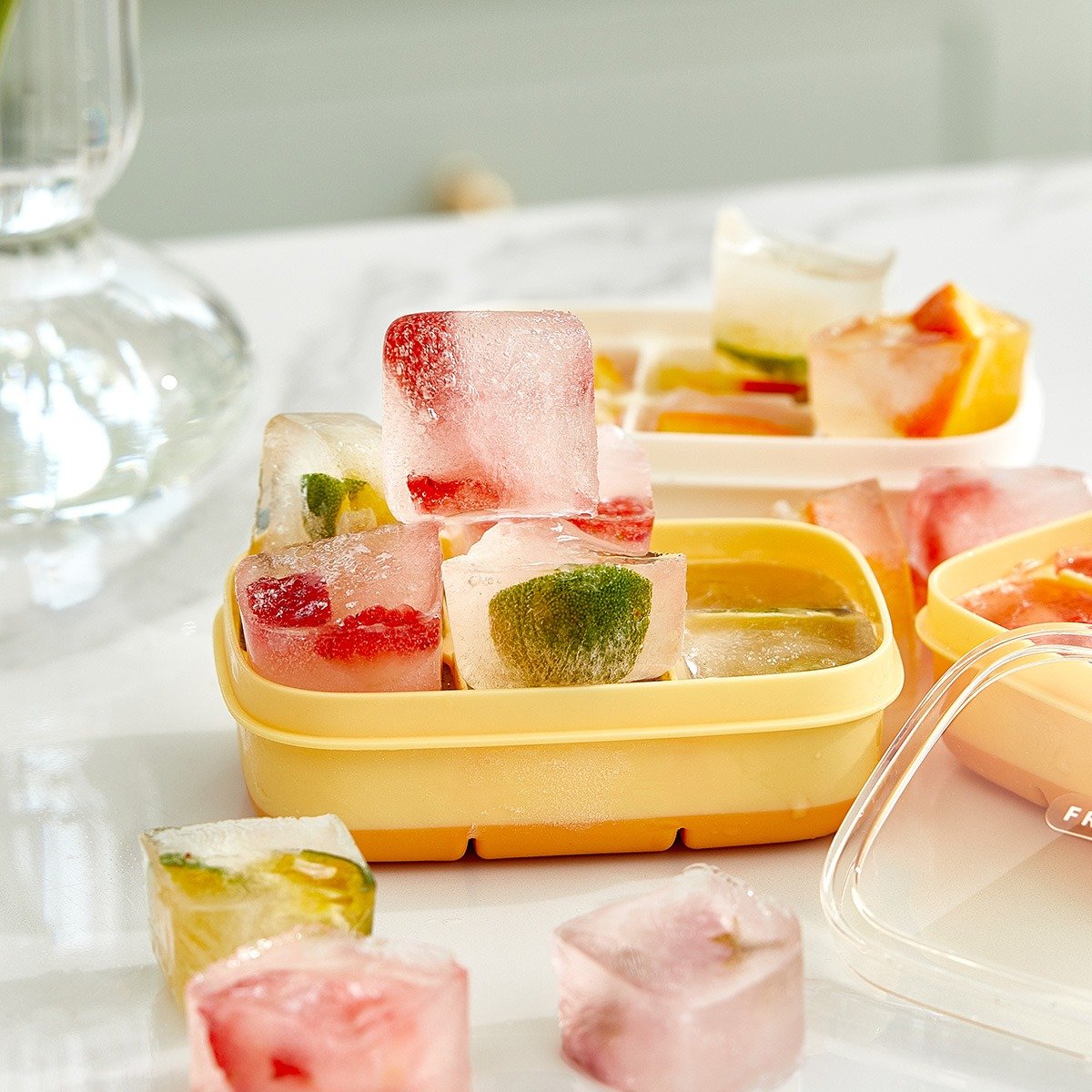 Mini Press-Type Ice Cube Maker